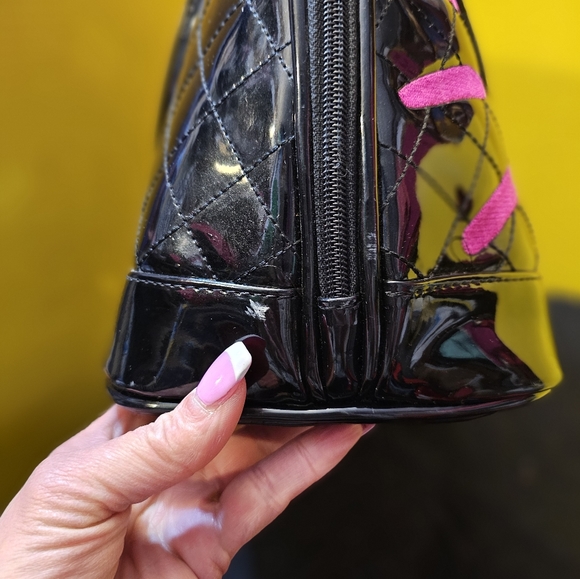 Vintage Loungefly Patent Leather Large Hello Kitty Handbag ๐๐๐ - Picture 3 of 6